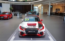WTCR Fahrzeug Audi RS3 LMS im Audi Forum Neckarsulm - BEST4U GmbH