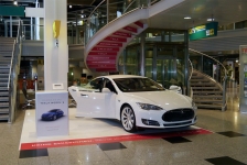 TESLA Präsentation am Flughafen Düsseldorf 2015