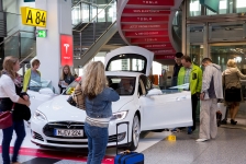 TESLA Präsentation am Flughafen Düsseldorf 2015