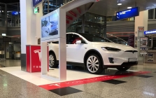 TESLA Motors - Präsentation am Flughafen Düsseldorf - BEST4U GmbH