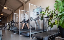 BEST4U GmbH - unsere BEST4CARE Produkte - Trennwände zum Schutz Ihrer Mitarbeiter, Kunden und Gäste